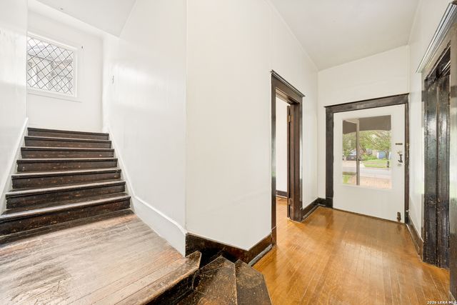 514 E PARK AVE, San Antonio, TX 78212