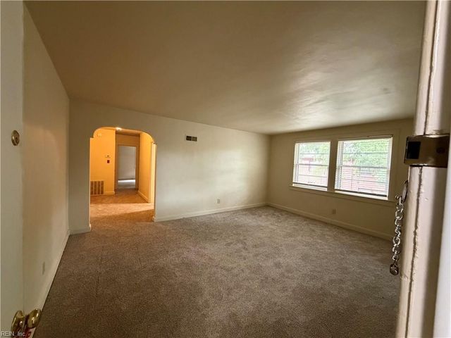 114 Tyler Cres E Apt 8, Portsmouth, VA 23707