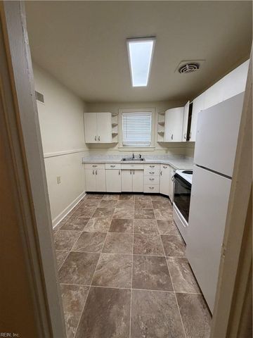 114 Tyler Cres E Apt 8, Portsmouth, VA 23707