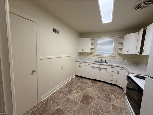 114 Tyler Cres E Apt 8, Portsmouth, VA 23707
