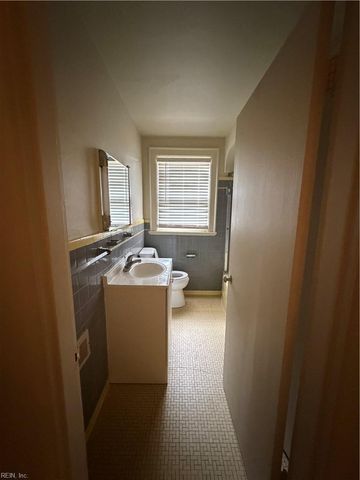 114 Tyler Cres E Apt 8, Portsmouth, VA 23707