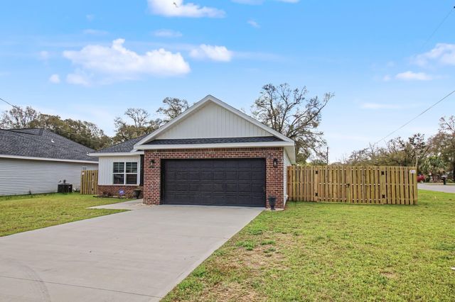 197 W 1st Avenue, Crestview, FL 32536