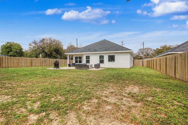 197 W 1st Avenue, Crestview, FL 32536