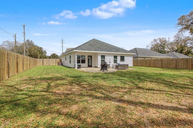 197 W 1st Avenue, Crestview, FL 32536