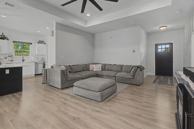 197 W 1st Avenue, Crestview, FL 32536