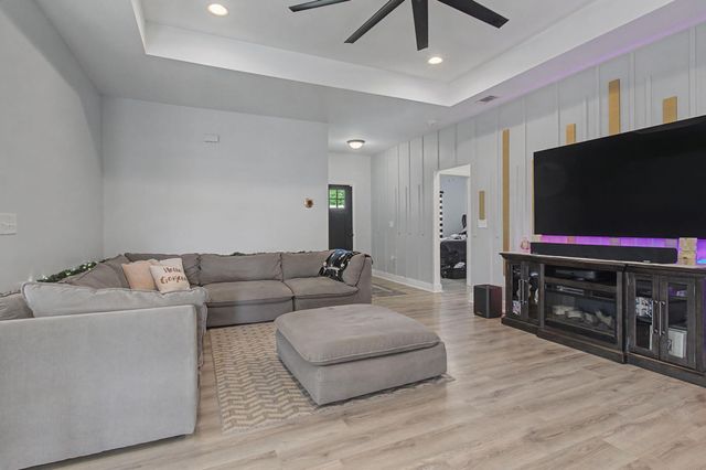 197 W 1st Avenue, Crestview, FL 32536