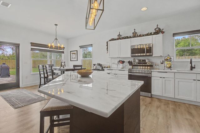 197 W 1st Avenue, Crestview, FL 32536