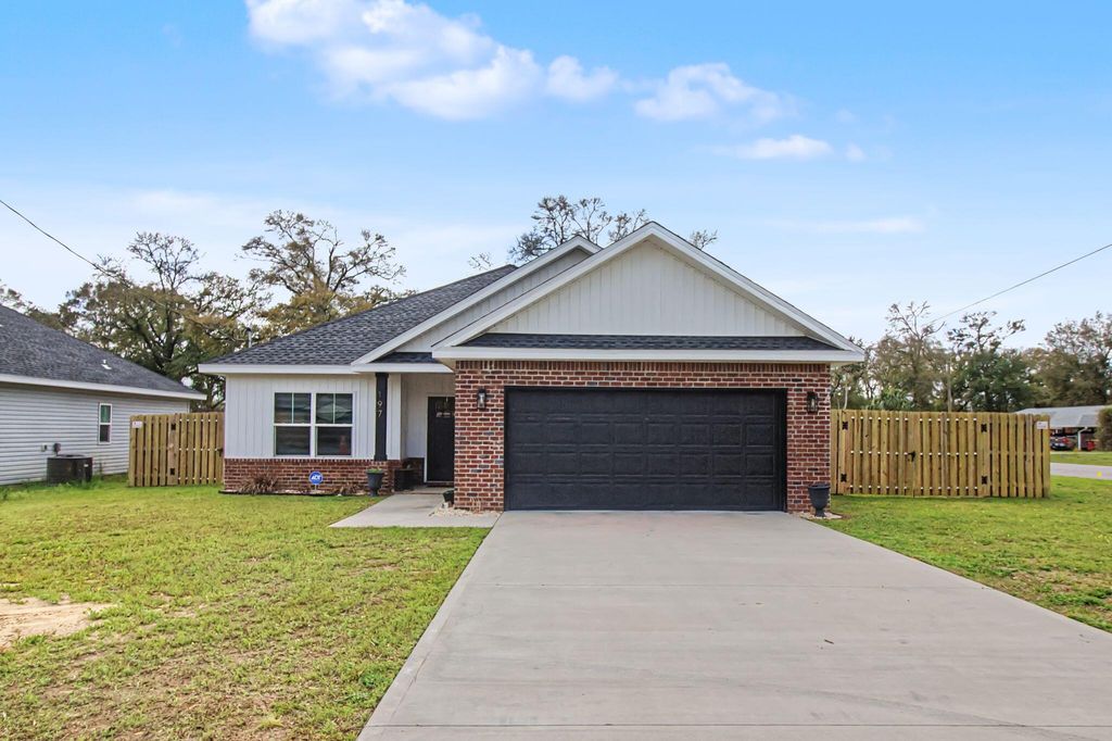 197 W 1st Avenue, Crestview, FL 32536