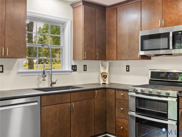 7405 Kentucky Derby Dr, Midlothian, VA 23112