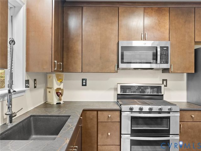 7405 Kentucky Derby Dr, Midlothian, VA 23112