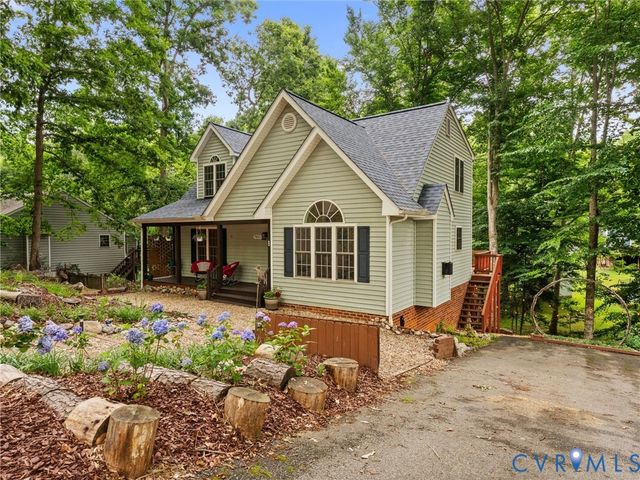 7405 Kentucky Derby Dr, Midlothian, VA 23112