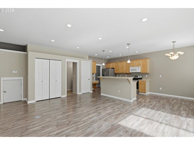 21868 Ne HEARTWOOD Cir, Fairview, OR 97024