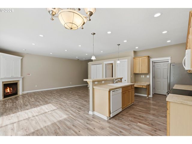 21868 Ne HEARTWOOD Cir, Fairview, OR 97024