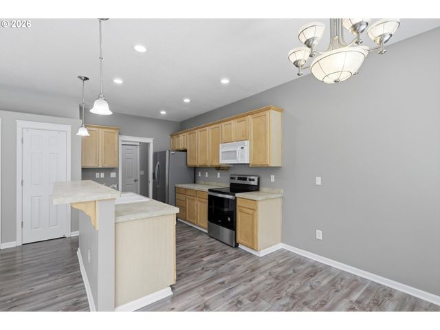 21868 Ne HEARTWOOD Cir, Fairview, OR 97024