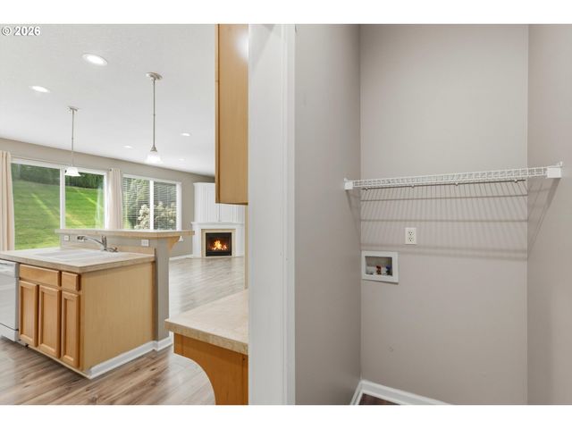 21868 Ne HEARTWOOD Cir, Fairview, OR 97024