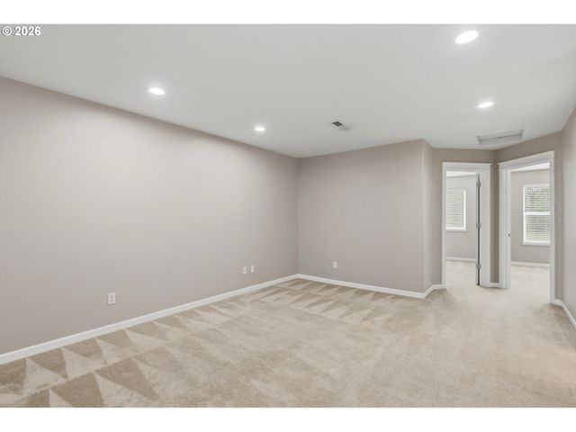 21868 Ne HEARTWOOD Cir, Fairview, OR 97024