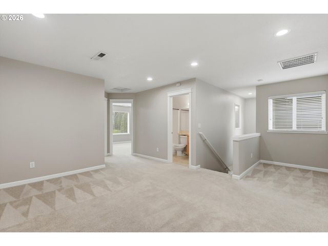 21868 Ne HEARTWOOD Cir, Fairview, OR 97024