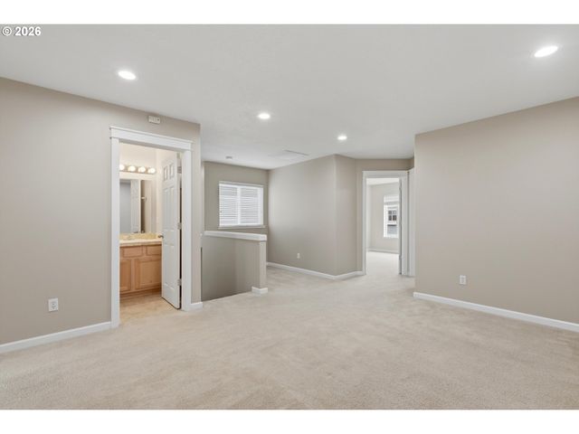 21868 Ne HEARTWOOD Cir, Fairview, OR 97024