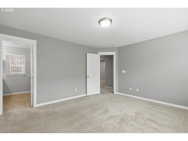 21868 Ne HEARTWOOD Cir, Fairview, OR 97024
