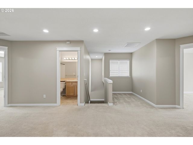 21868 Ne HEARTWOOD Cir, Fairview, OR 97024