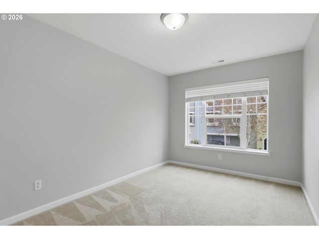 21868 Ne HEARTWOOD Cir, Fairview, OR 97024