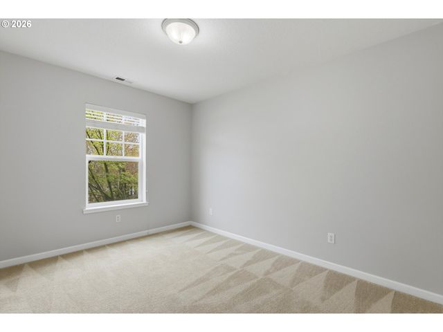 21868 Ne HEARTWOOD Cir, Fairview, OR 97024