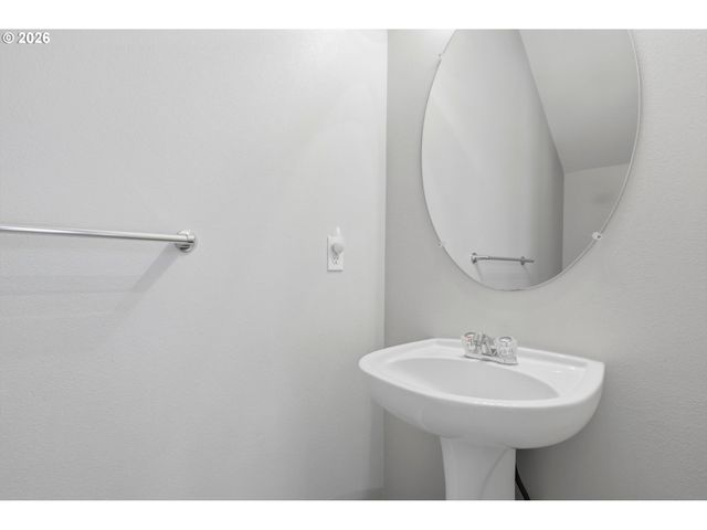 21868 Ne HEARTWOOD Cir, Fairview, OR 97024