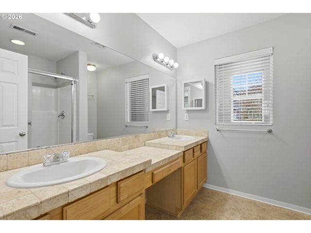 21868 Ne HEARTWOOD Cir, Fairview, OR 97024