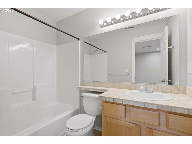 21868 Ne HEARTWOOD Cir, Fairview, OR 97024