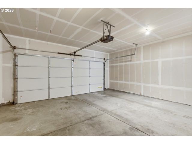 21868 Ne HEARTWOOD Cir, Fairview, OR 97024