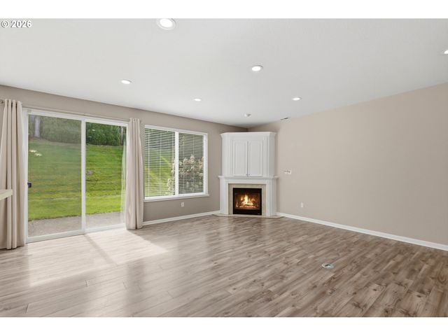 21868 Ne HEARTWOOD Cir, Fairview, OR 97024