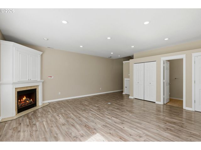 21868 Ne HEARTWOOD Cir, Fairview, OR 97024