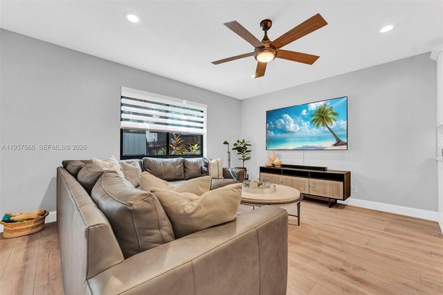 678 NE 1st St, Dania Beach, FL 33004