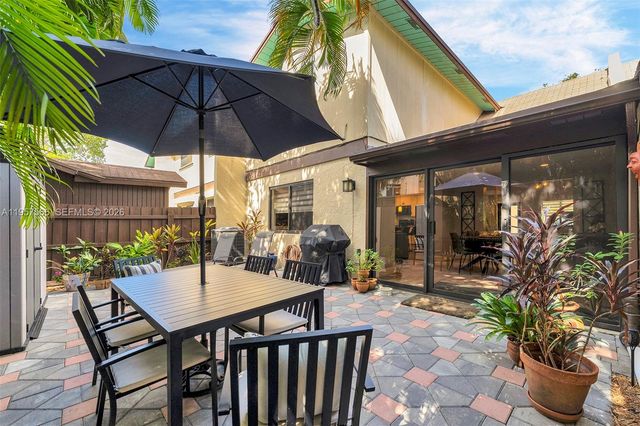 678 NE 1st St, Dania Beach, FL 33004