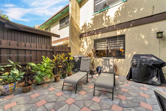 678 NE 1st St, Dania Beach, FL 33004