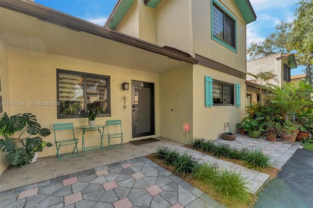 678 NE 1st St, Dania Beach, FL 33004