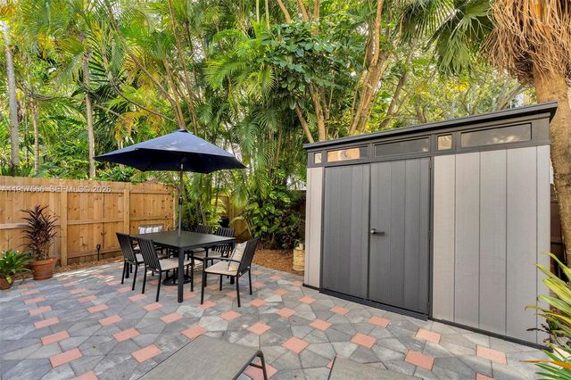 678 NE 1st St, Dania Beach, FL 33004