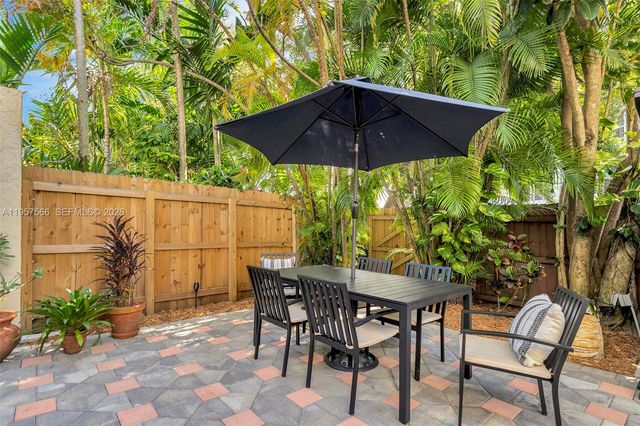 678 NE 1st St, Dania Beach, FL 33004