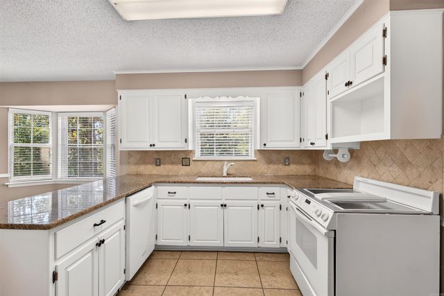 26 Queenspark Road, Little Rock, AR 72227