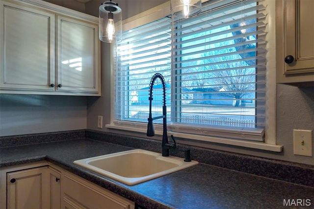 2 Fieldcrest Drive, Collinsville, IL 62234