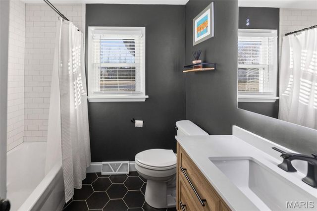 2 Fieldcrest Drive, Collinsville, IL 62234