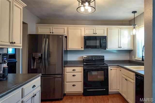 2 Fieldcrest Drive, Collinsville, IL 62234