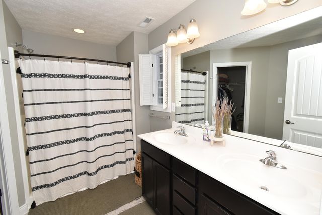 303 E Quail Drive, Oxford, IN 47971