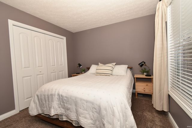 303 E Quail Drive, Oxford, IN 47971