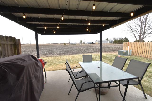 303 E Quail Drive, Oxford, IN 47971