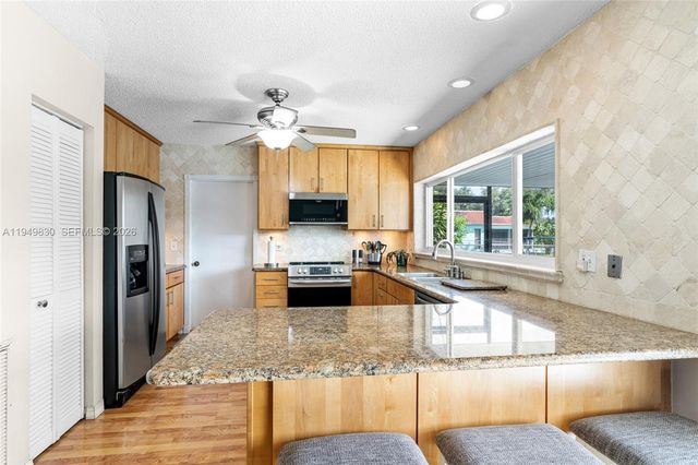 8708 SW 52nd St, Cooper City, FL 33328