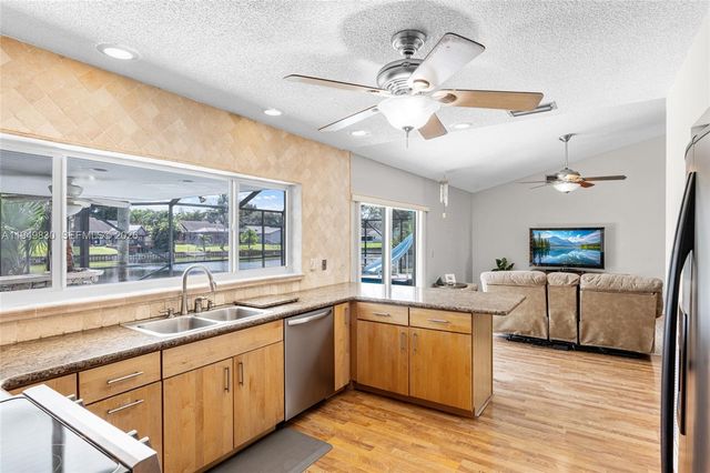 8708 SW 52nd St, Cooper City, FL 33328