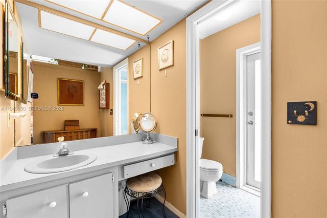 8708 SW 52nd St, Cooper City, FL 33328