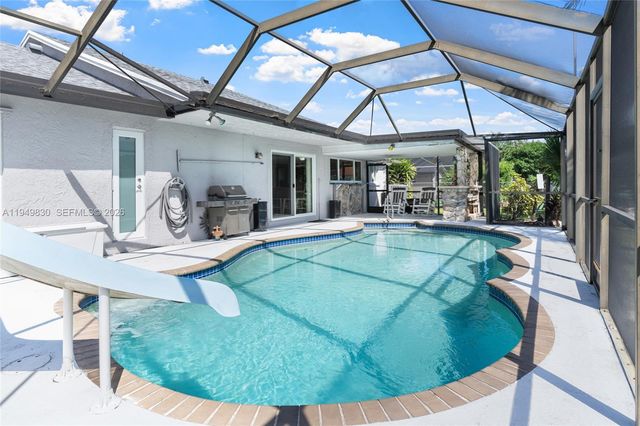 8708 SW 52nd St, Cooper City, FL 33328