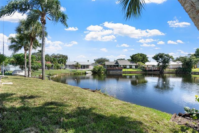 8708 SW 52nd St, Cooper City, FL 33328